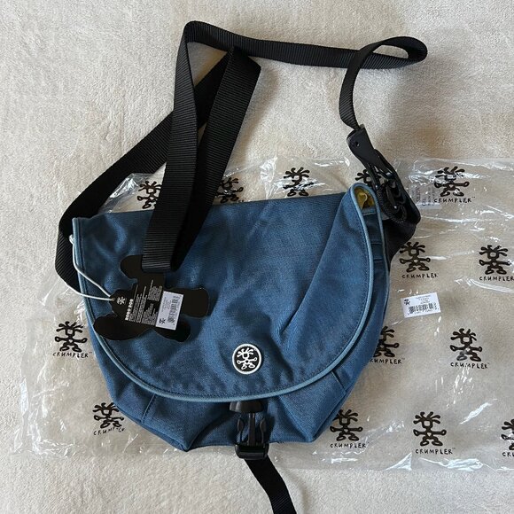 NWT vintage Crumpler Quarfie messenger bag in blue - Picture 1 of 8
